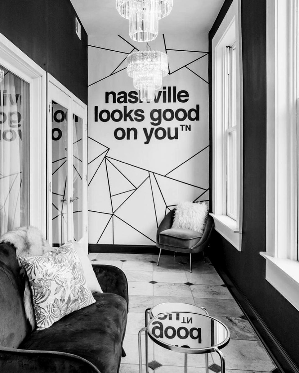 Downtown Broadway // nashville looks good on you mural location nashᵀᴺ